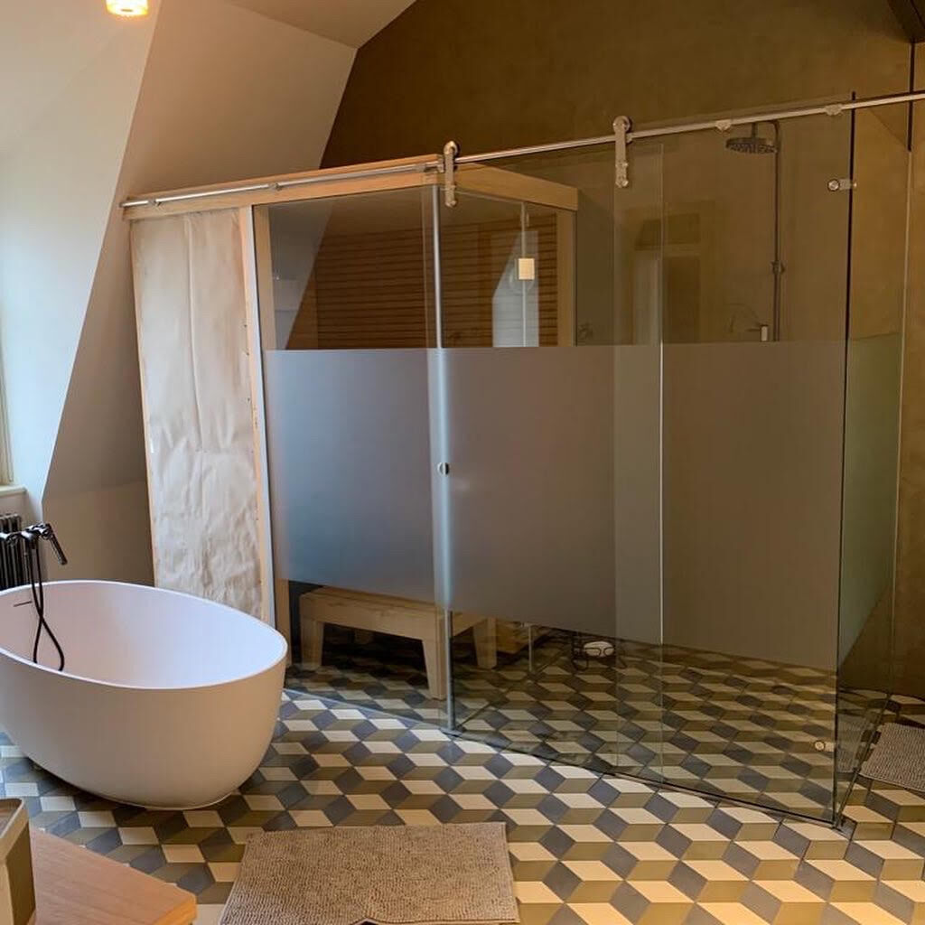 Fólie na skla dveří nejsou jen estetickou libůstkou