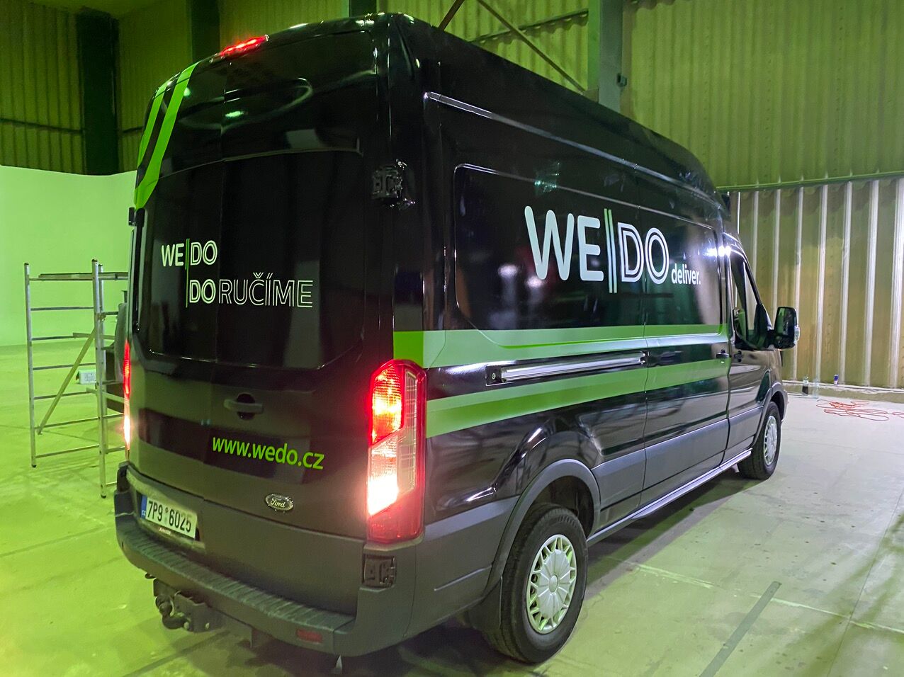 Rebranding samochodów dostawczych foliami KPMF